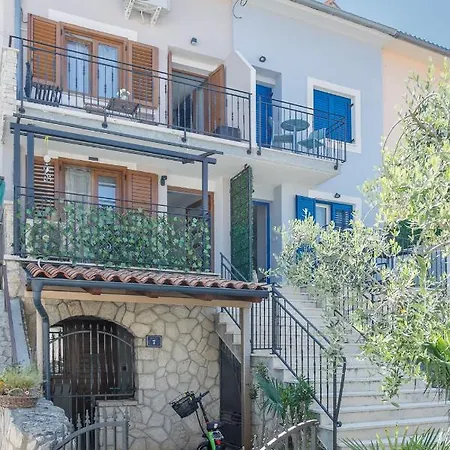 U Centru Blizu Plaze * Njivice