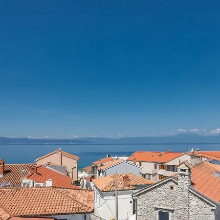 Appartement U Centru Blizu Plaze Njivice