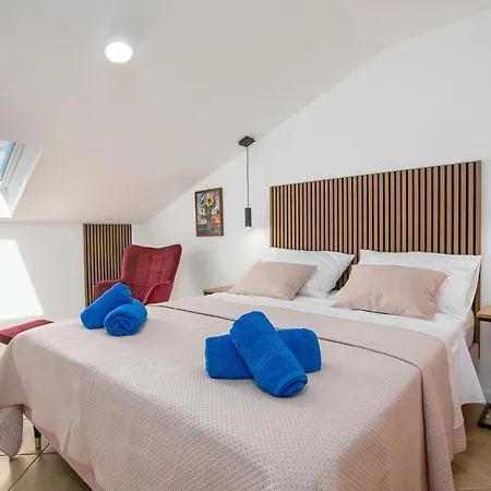 U Centru Blizu Plaze Njivice