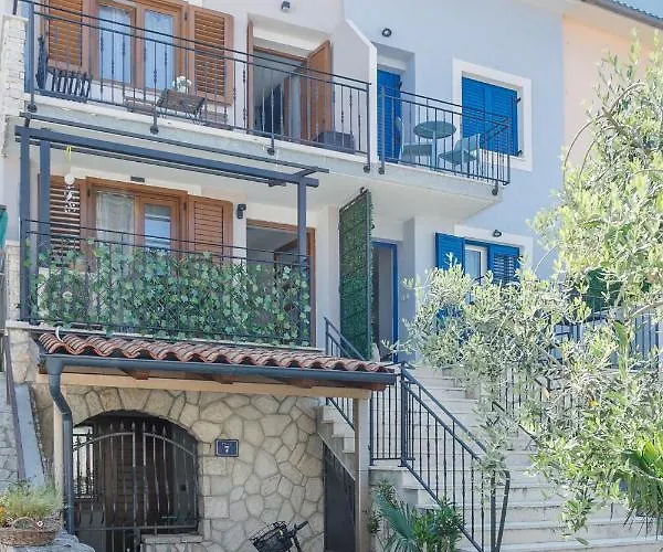 U Centru Blizu Plaze * Njivice