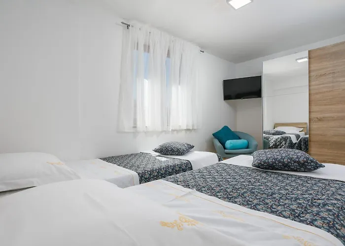 Apartamento U Centru Blizu Plaze Njivice